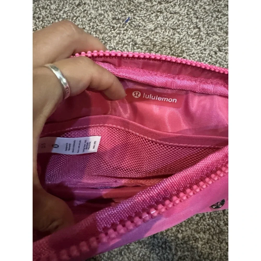 Lululemon everywhere belt‎ bag in sonic pink NWT 1L